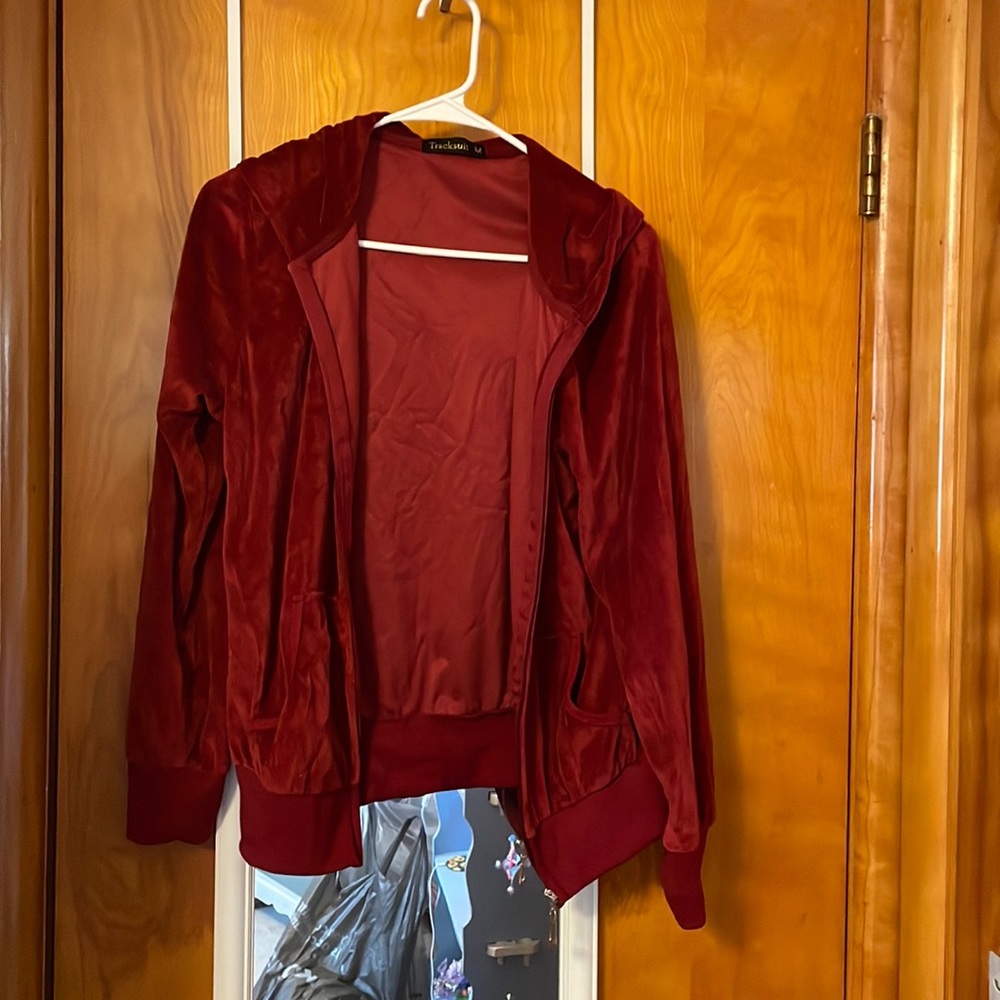 Burgundy tracksuit, in very good condition